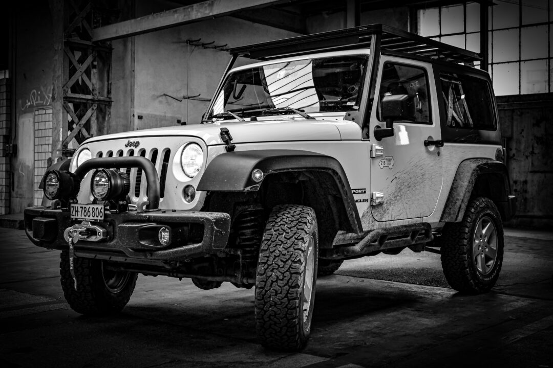 Jeep Wrangler black-white